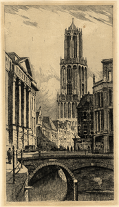 39635 Gezicht op de Stadhuisbrug te Utrecht met links een gedeelte van het stadhuis en op de achtergrond de Domtoren, ...